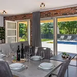 Hébergement de vacances Una, A Charming Surrounded By Nature *