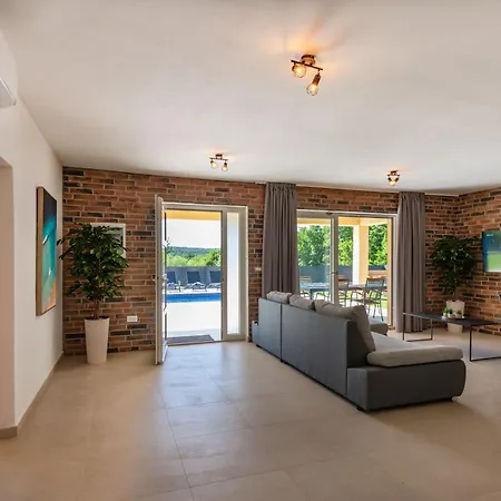 Una, A Charming Surrounded By Nature * Vinez