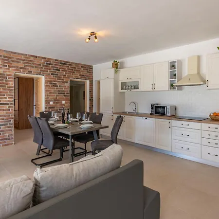 Holiday home Una, A Charming Surrounded By Nature Vinez