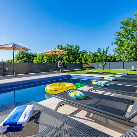 Una, A Charming Surrounded By Nature Holiday home