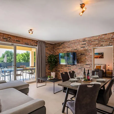 Una, A Charming Surrounded By Nature * Vinez