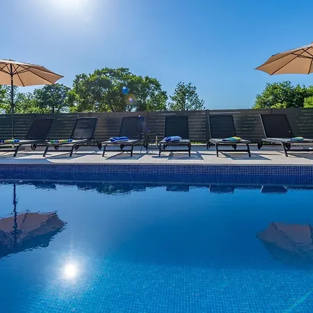 Semesterbostad Una, A Charming Surrounded By Nature