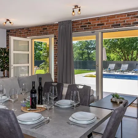 Holiday home Una, A Charming Surrounded By Nature *