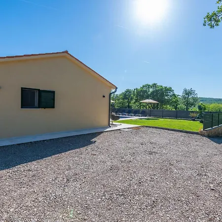 Una, A Charming Surrounded By Nature * Vinez