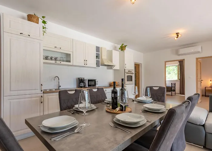 Holiday home Una, A Charming Surrounded By Nature Vinez