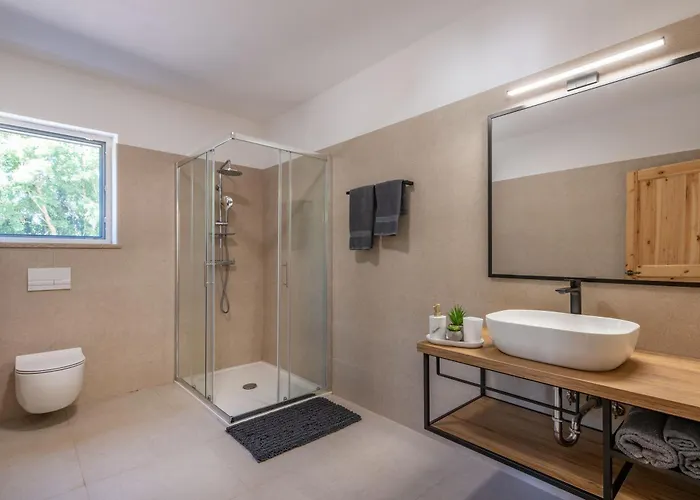 Una, A Charming Surrounded By Nature * Vinez