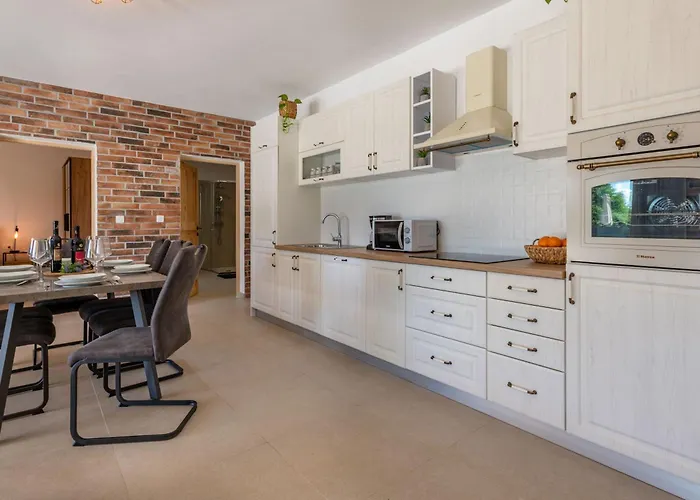 Holiday home Una, A Charming Surrounded By Nature *