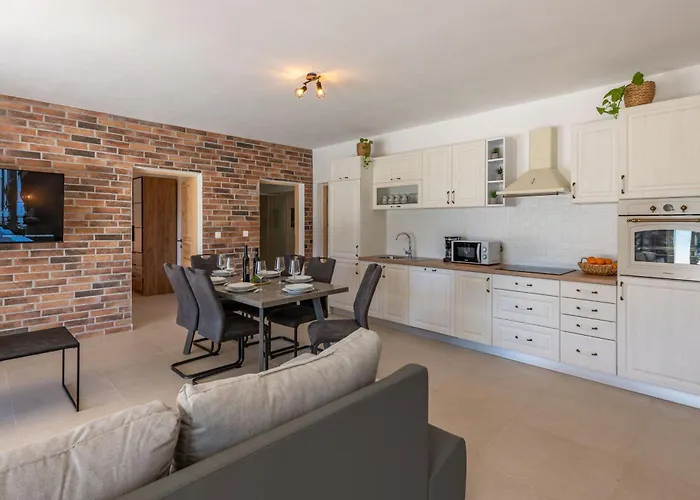 Holiday home Una, A Charming Surrounded By Nature Vinez