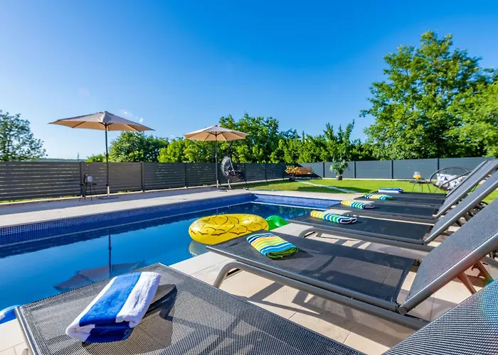 Una, A Charming Surrounded By Nature Holiday home