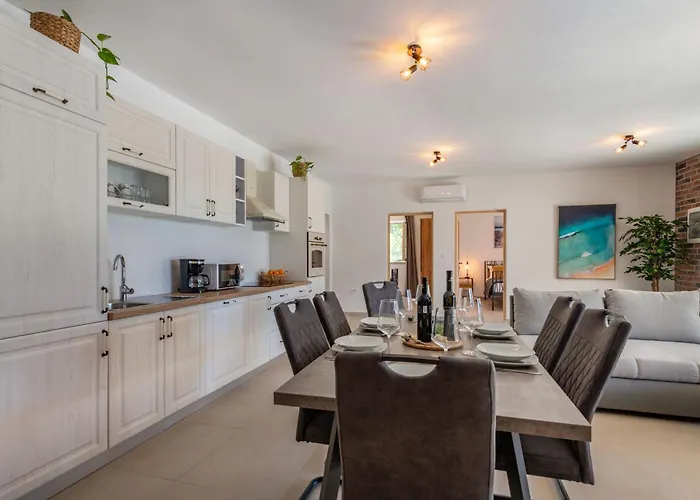 Una, A Charming Surrounded By Nature Holiday home