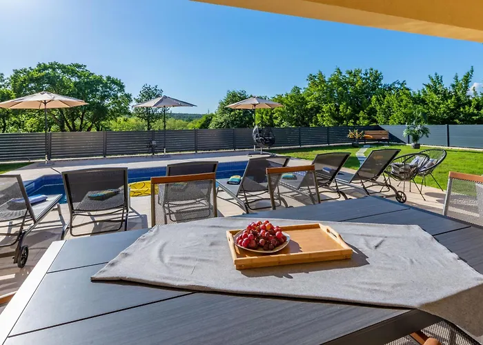 Una, A Charming Surrounded By Nature *