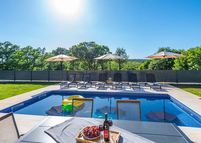 Una, A Charming Surrounded By Nature * Vinez