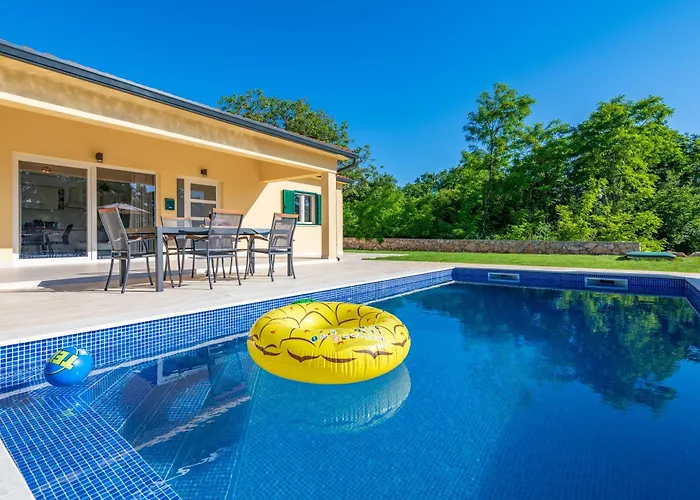 Una, A Charming Surrounded By Nature Vinež