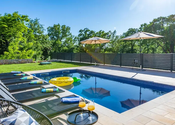 Una, A Charming Surrounded By Nature *