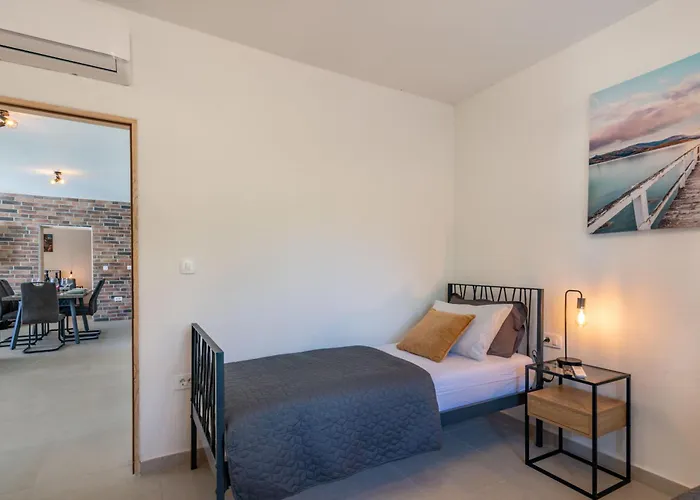 Una, A Charming Surrounded By Nature Vinež